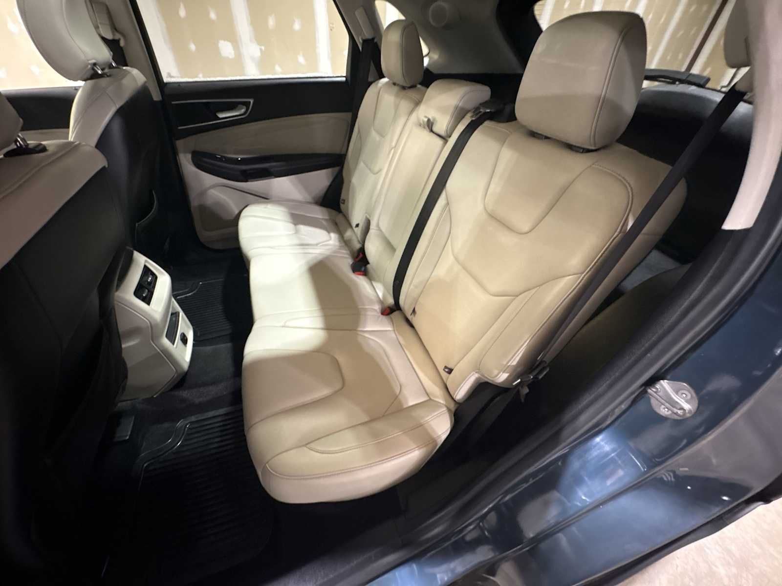 Thumbnail: 2016 Ford Edge - 18