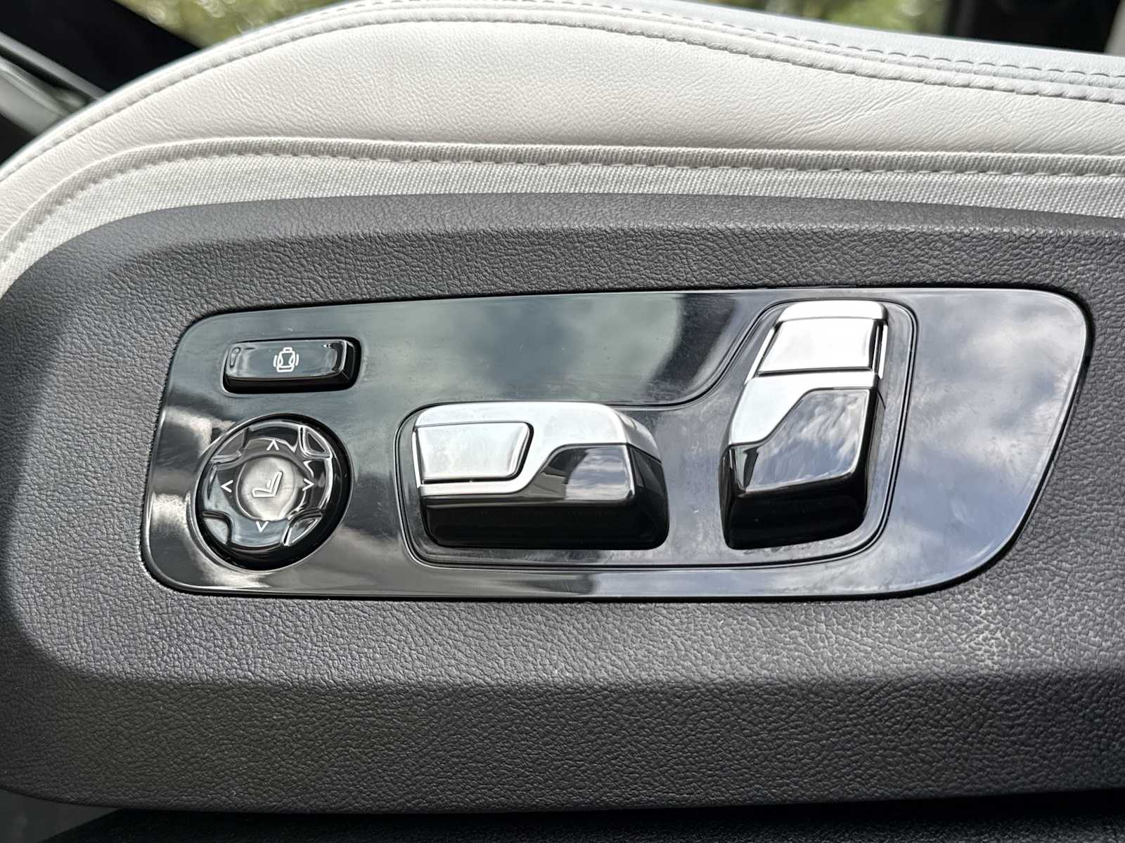 Thumbnail: 2024 BMW X7 - 18