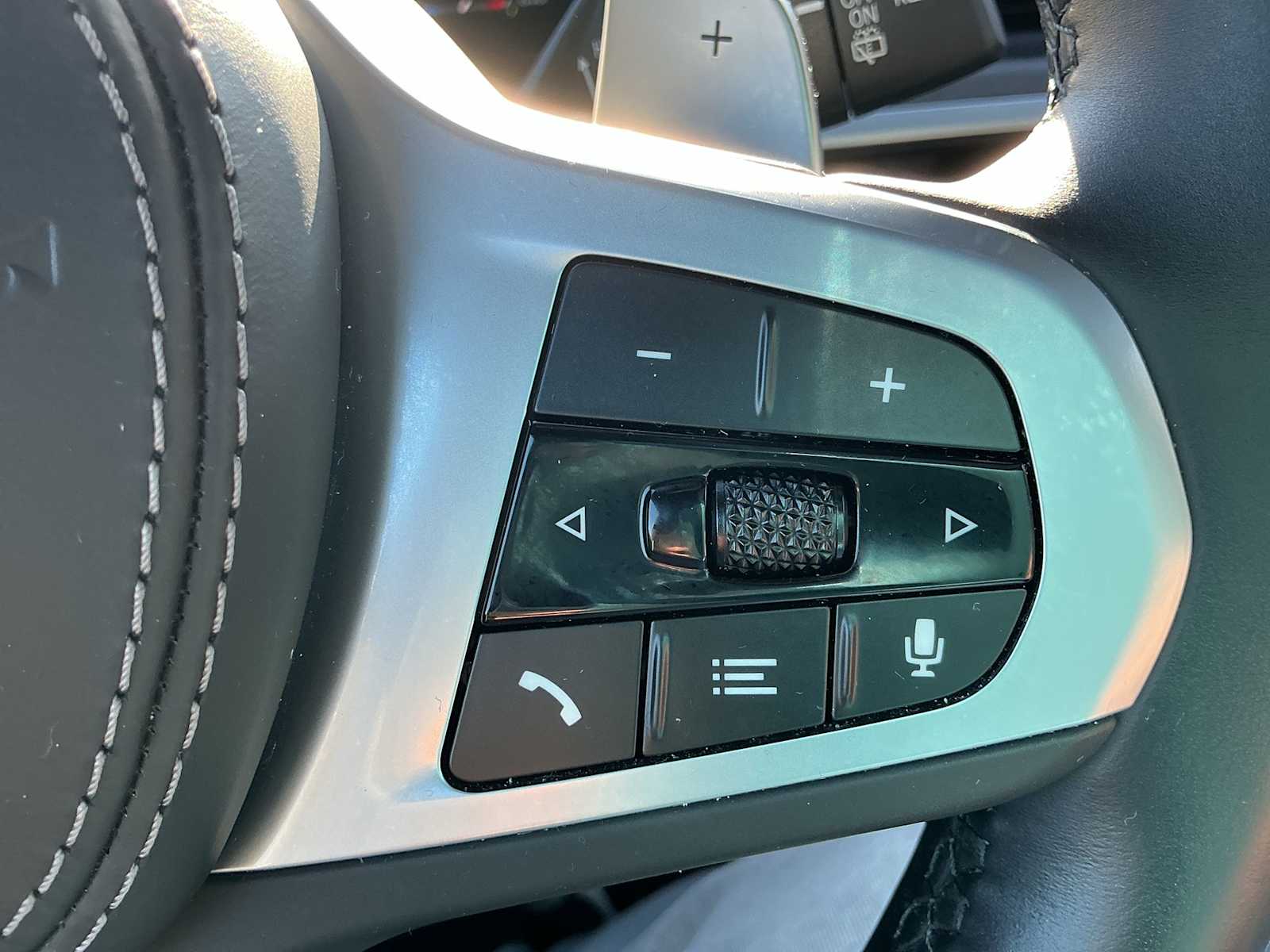 Thumbnail: 2023 BMW X7 - 23