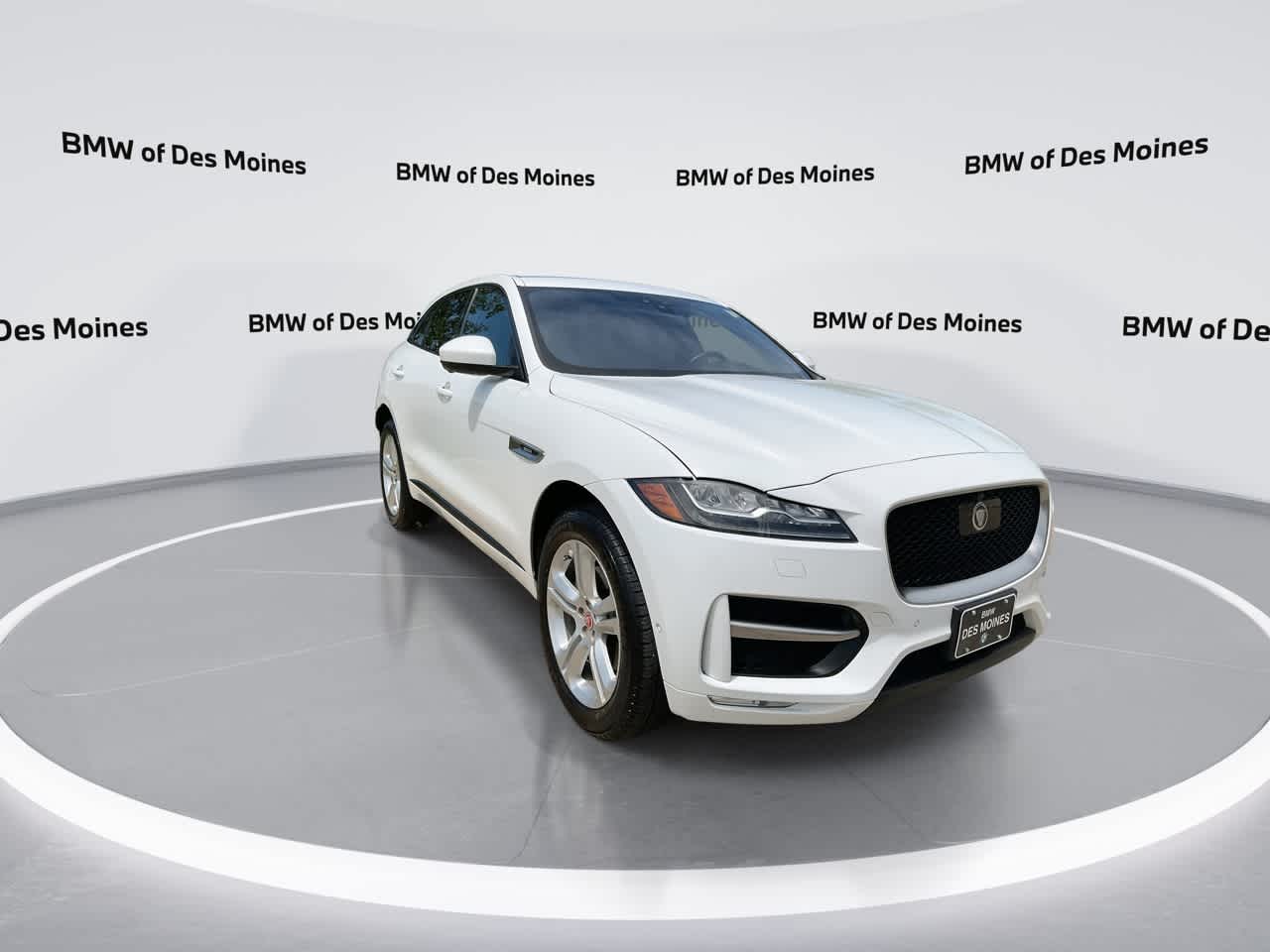 Thumbnail: 2017 Jaguar F-Pace - 2
