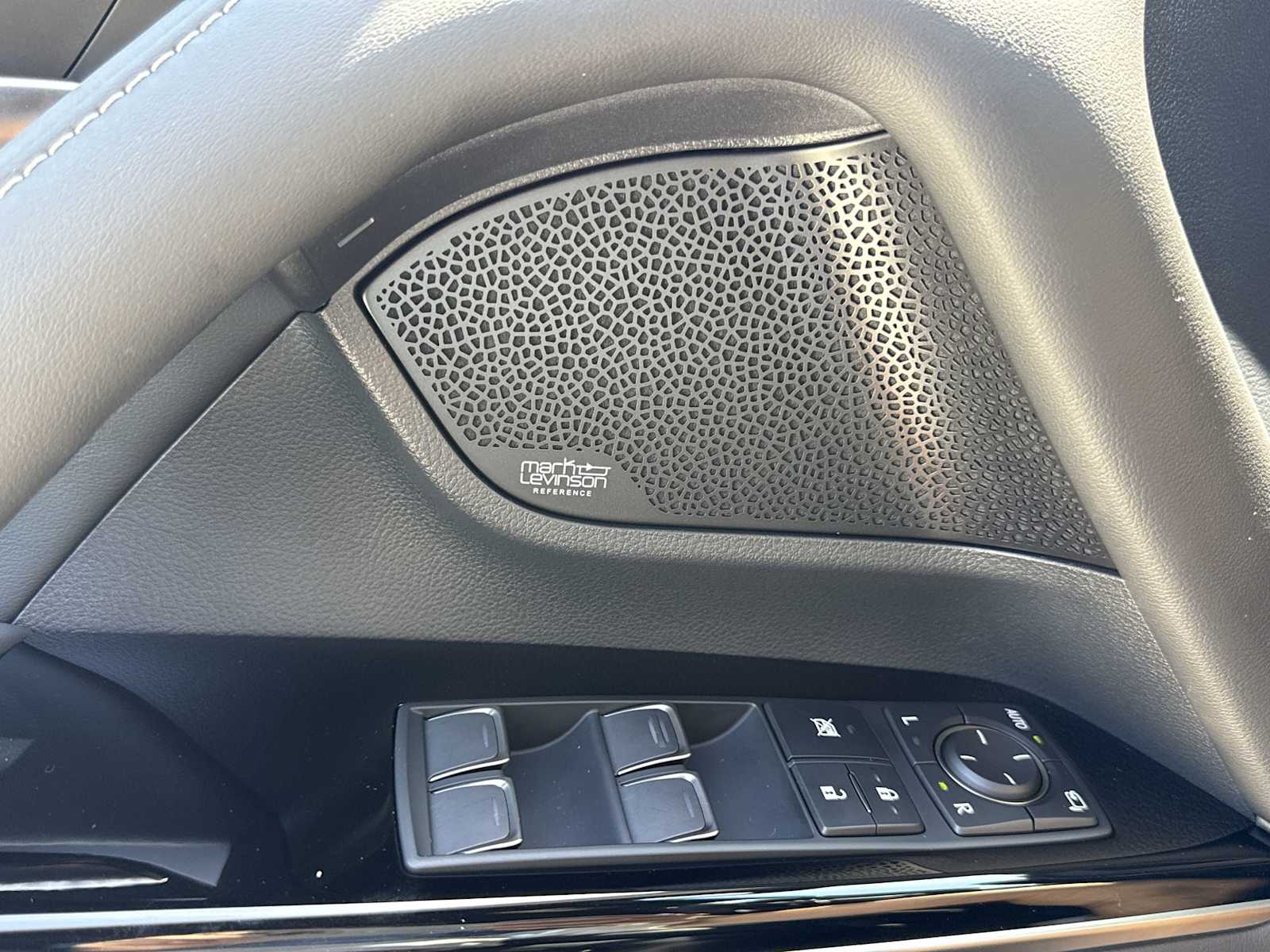 Thumbnail: 2025 Lexus ES - 32