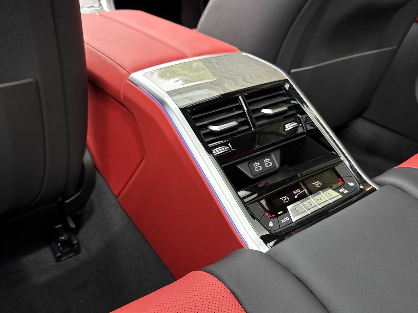 2026 BMW 8 Series 840i - Photo 40