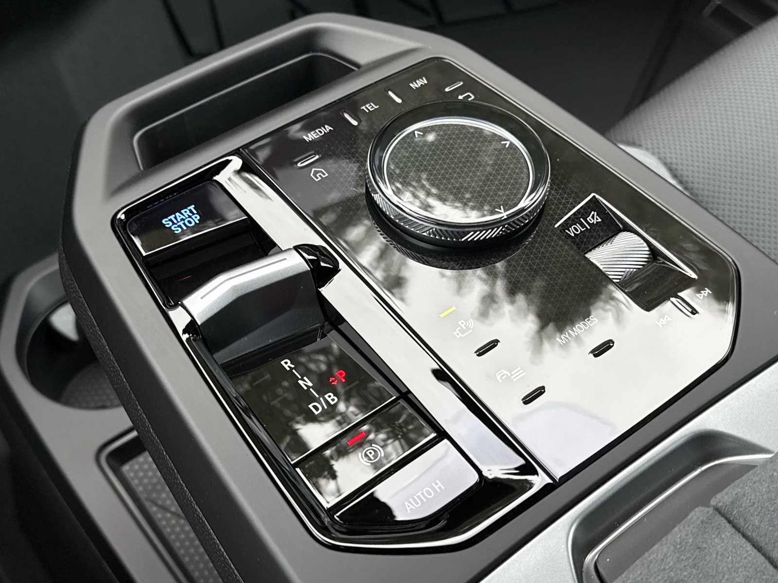 Thumbnail: 2026 BMW iX - 34