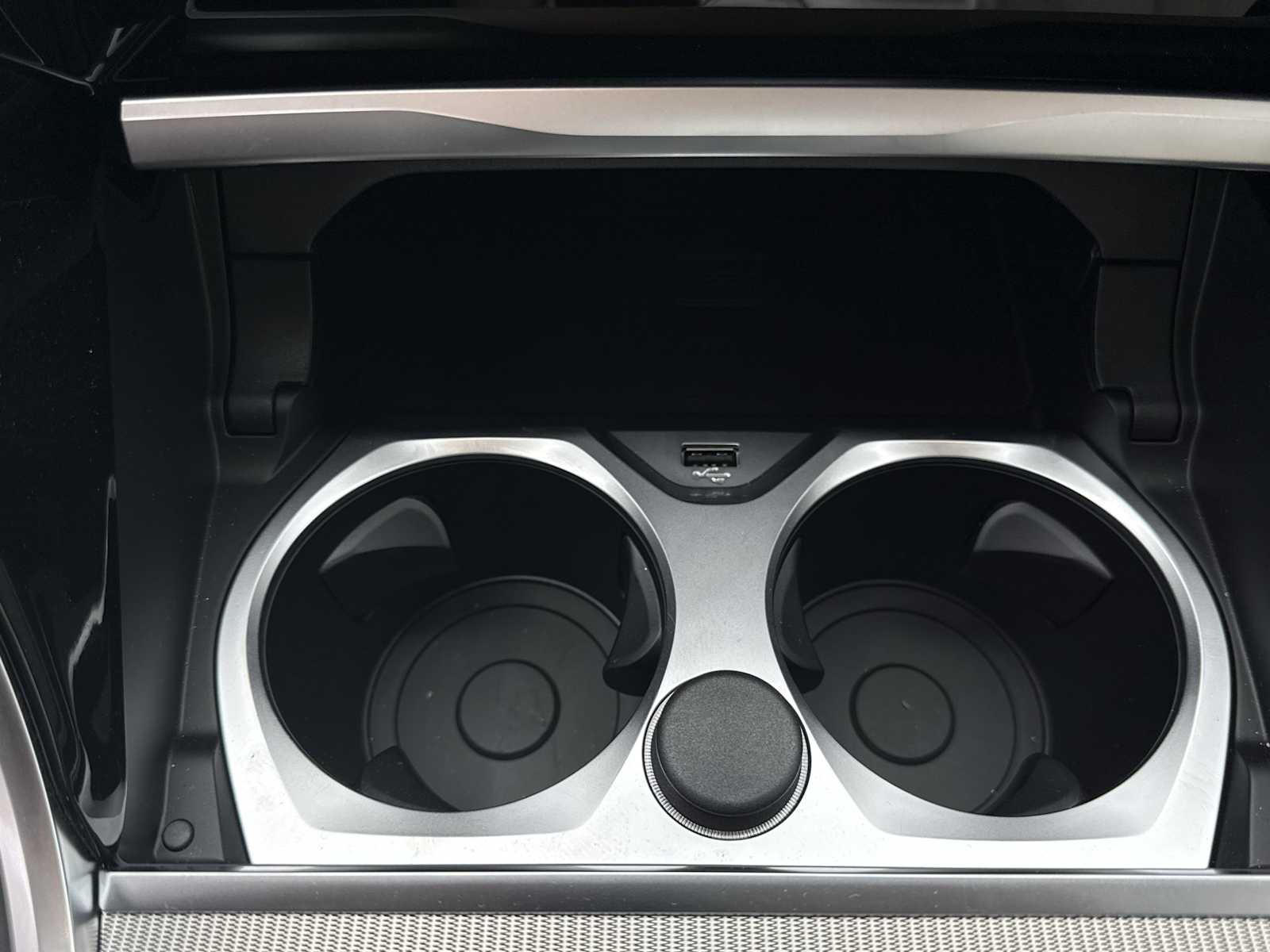 2026 BMW 8 Series M850i - Photo 30