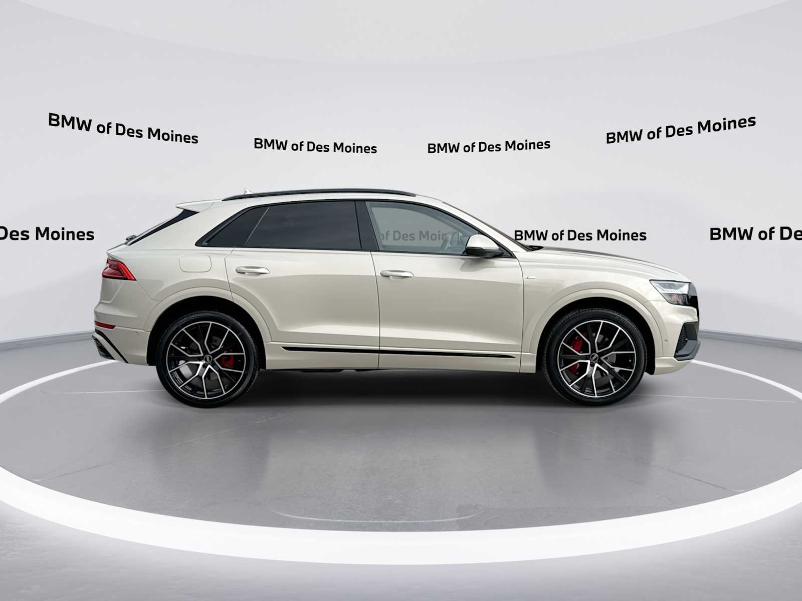 Thumbnail: 2022 Audi Q8 - 9