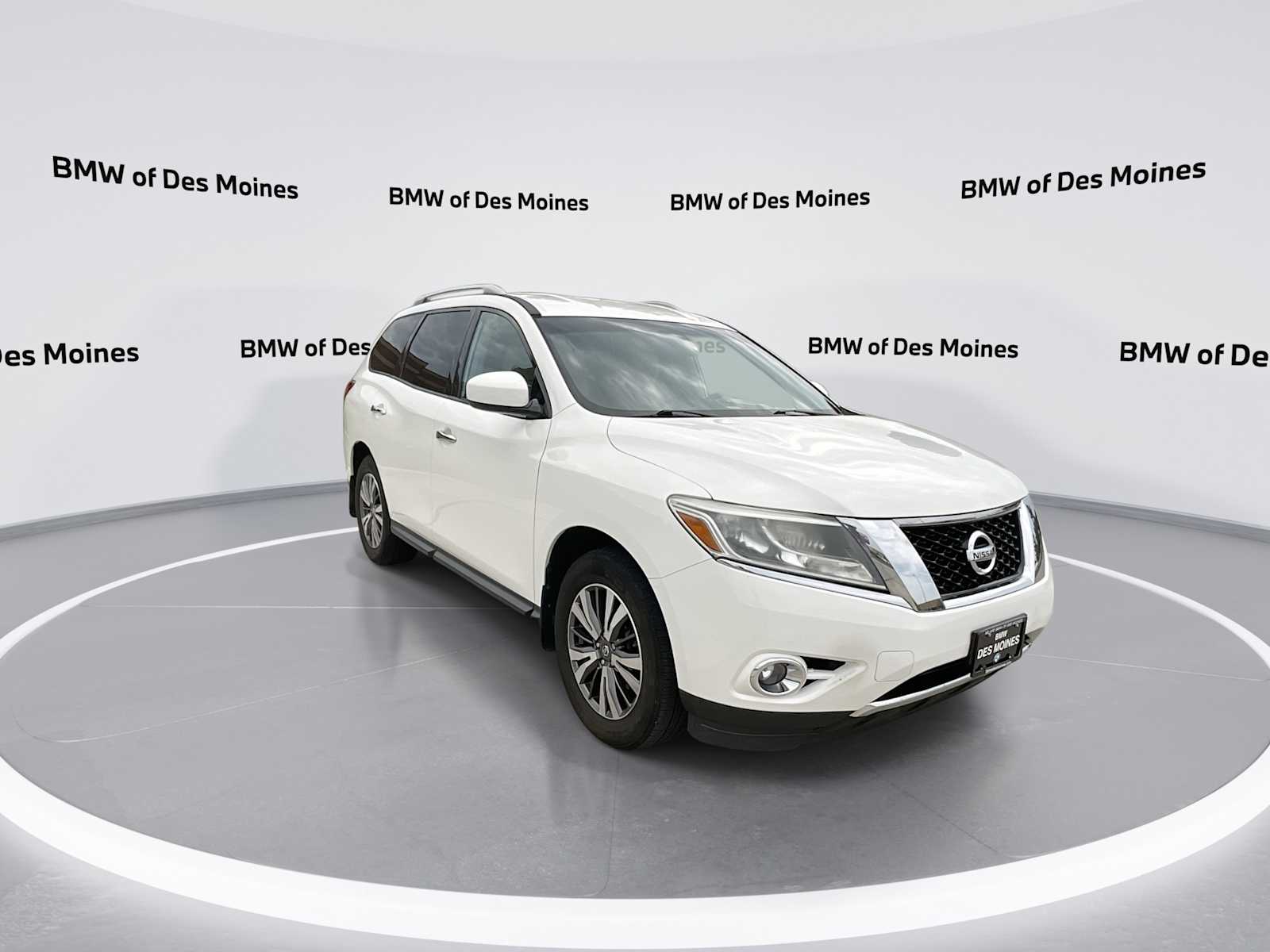 Used 2016 Nissan Pathfinder SV with VIN 5N1AR2MMXGC622841 for sale in Urbandale, IA
