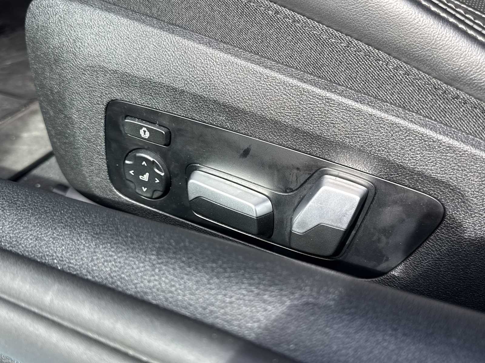 Thumbnail: 2025 BMW 8 Series - 18