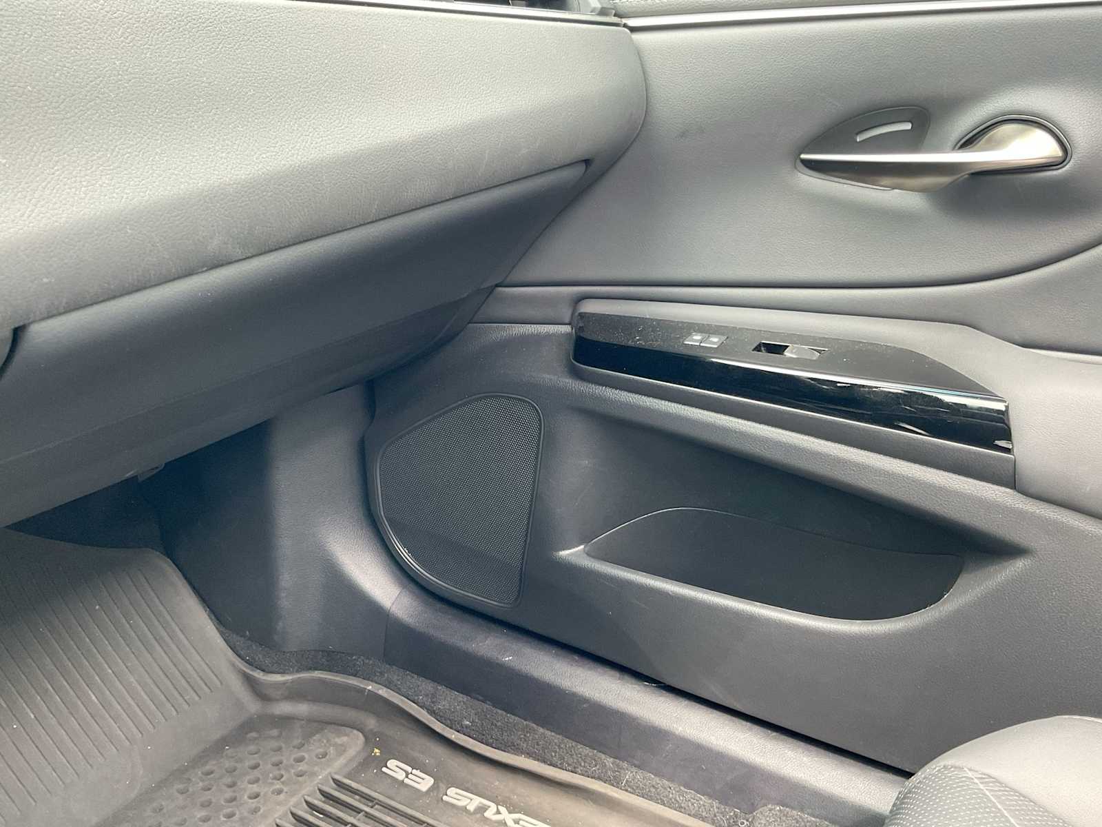 Thumbnail: 2023 Lexus ES - 23