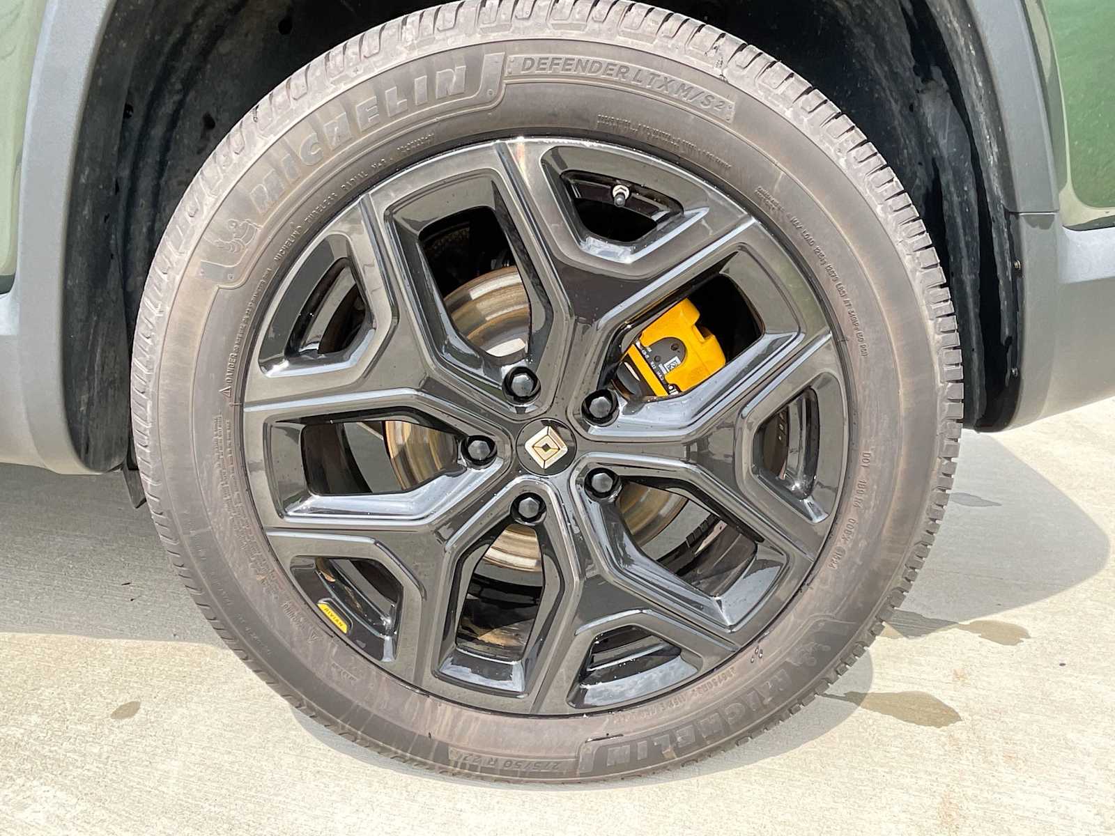 Thumbnail: 2023 Rivian R1S - 14