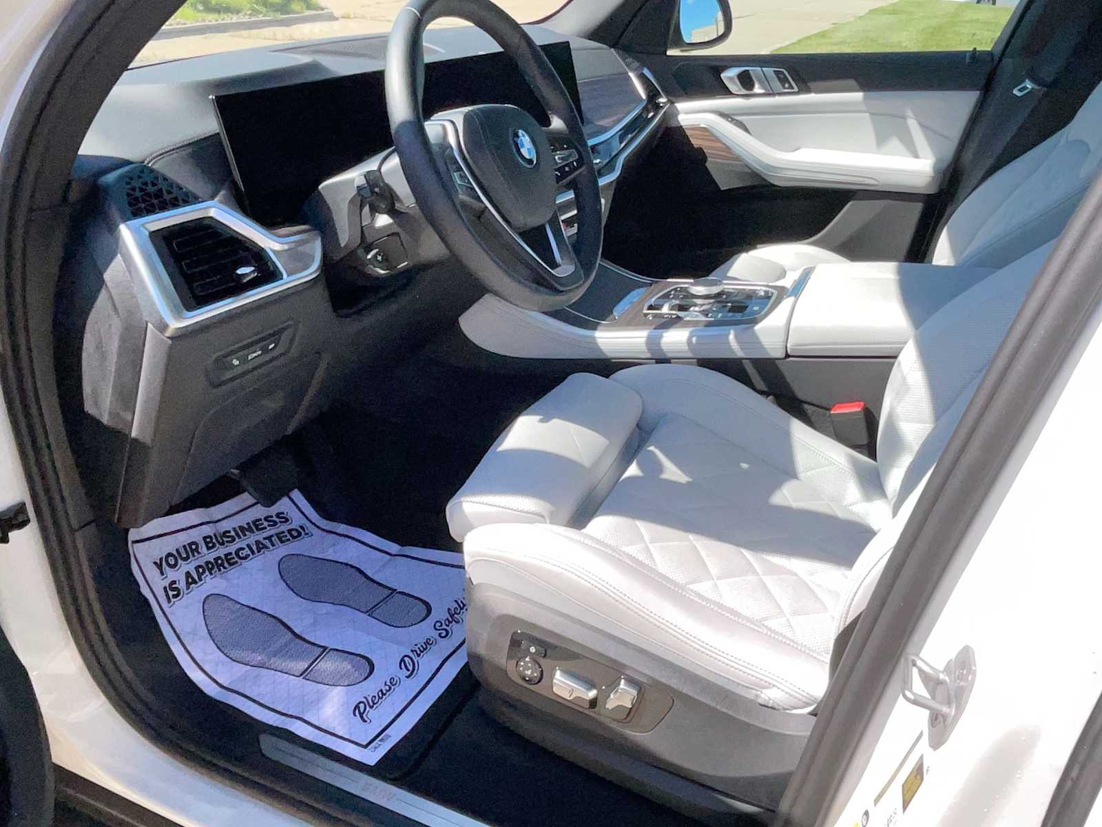 Thumbnail: 2025 BMW X5 - 10