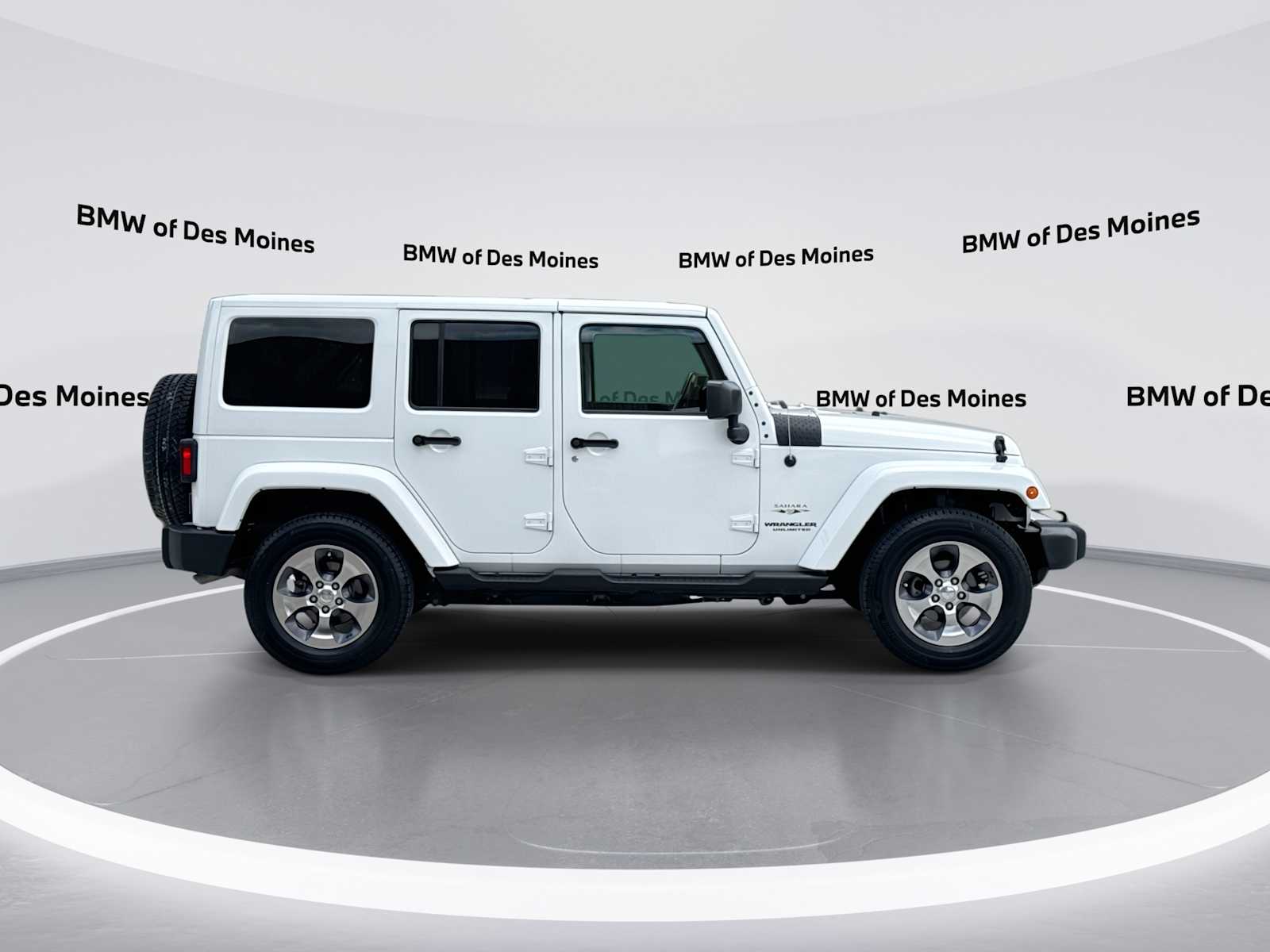 Thumbnail: 2016 Jeep Wrangler - 9