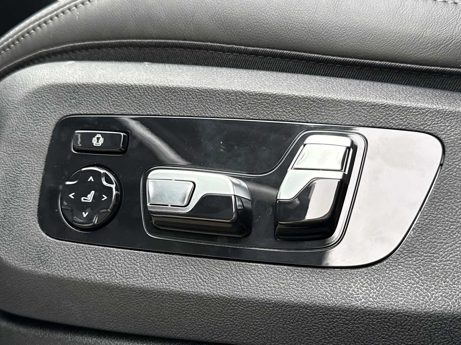 Thumbnail: 2026 BMW X7 - 18