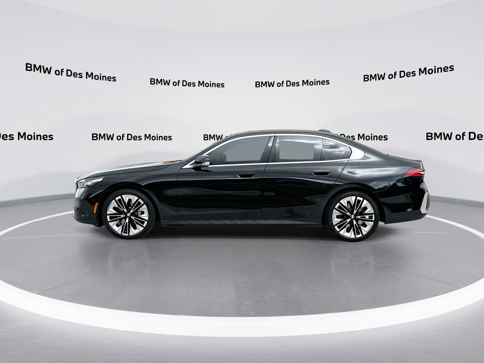Thumbnail: 2024 BMW 5 Series - 5