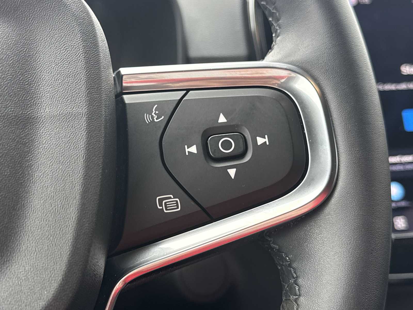 Thumbnail: 2023 Volvo XC40 - 27