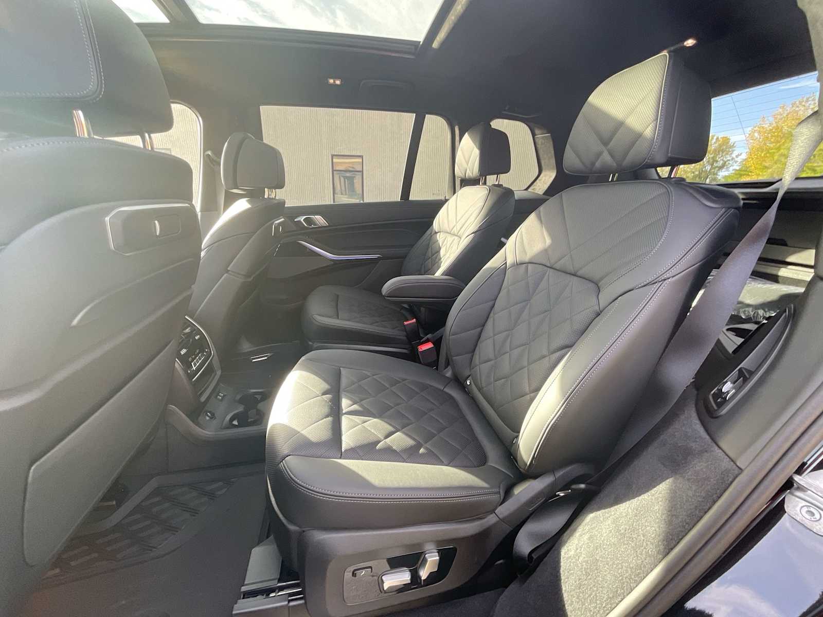 Thumbnail: 2026 BMW X7 - 21