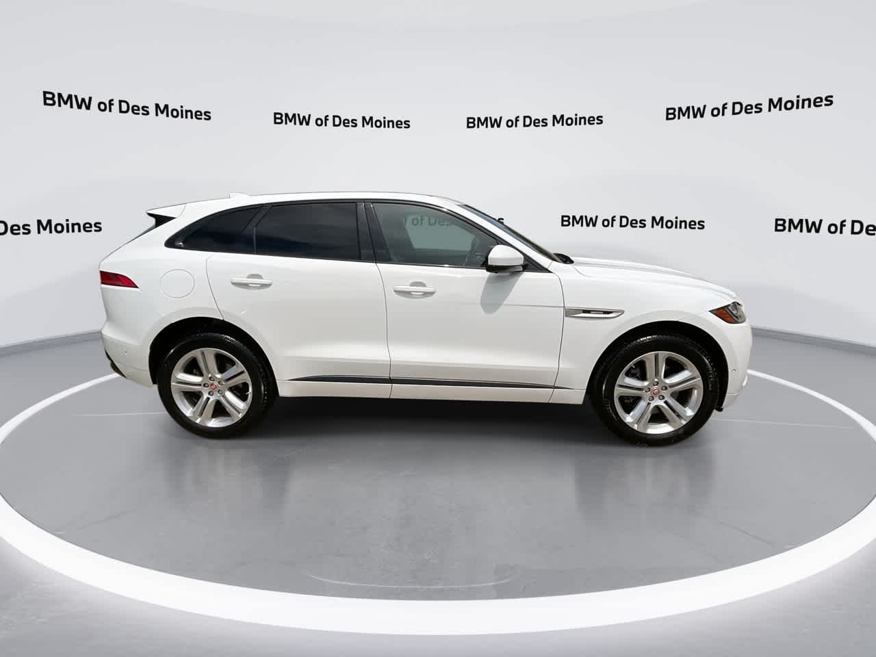 Thumbnail: 2017 Jaguar F-Pace - 9