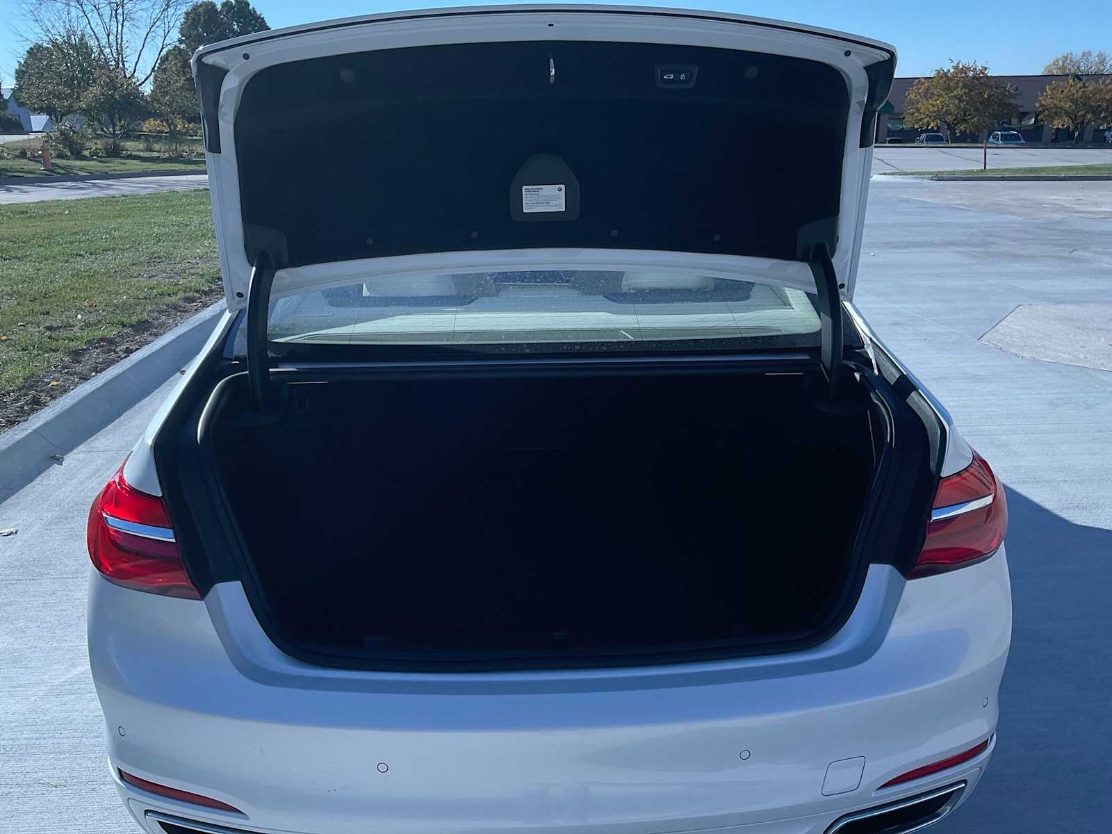 Thumbnail: 2018 BMW 7 Series - 38