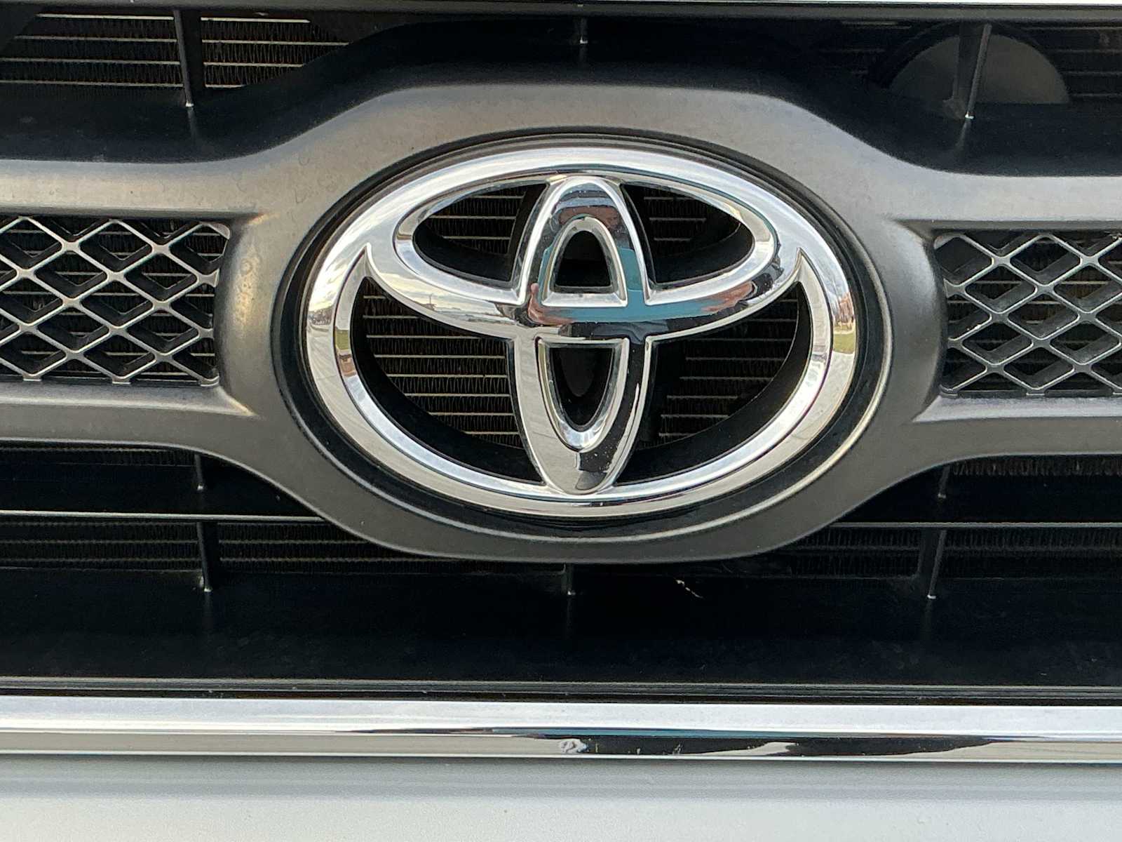 Thumbnail: 2012 Toyota Tacoma - 15