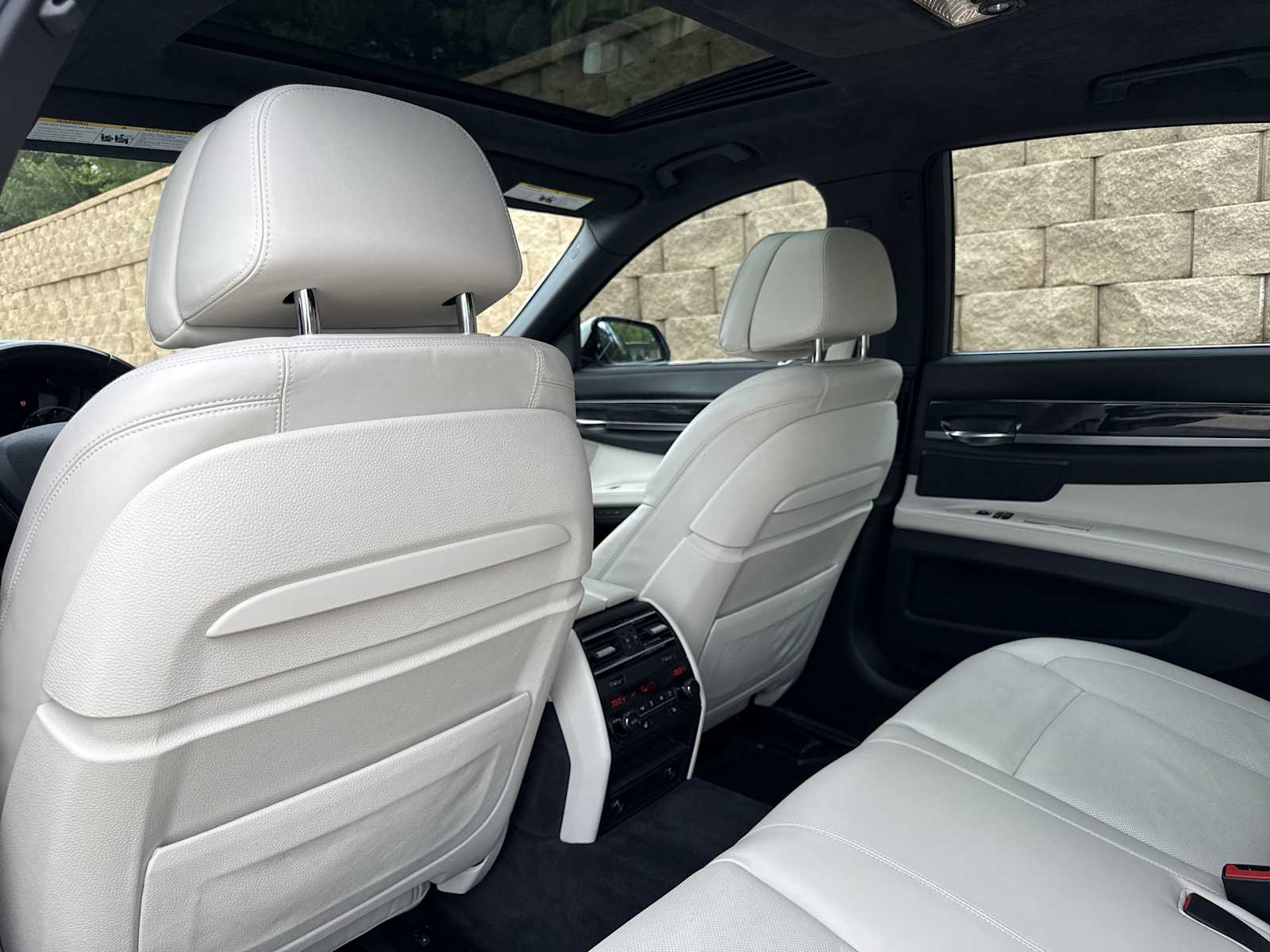 Thumbnail: 2015 BMW 7 Series - 19