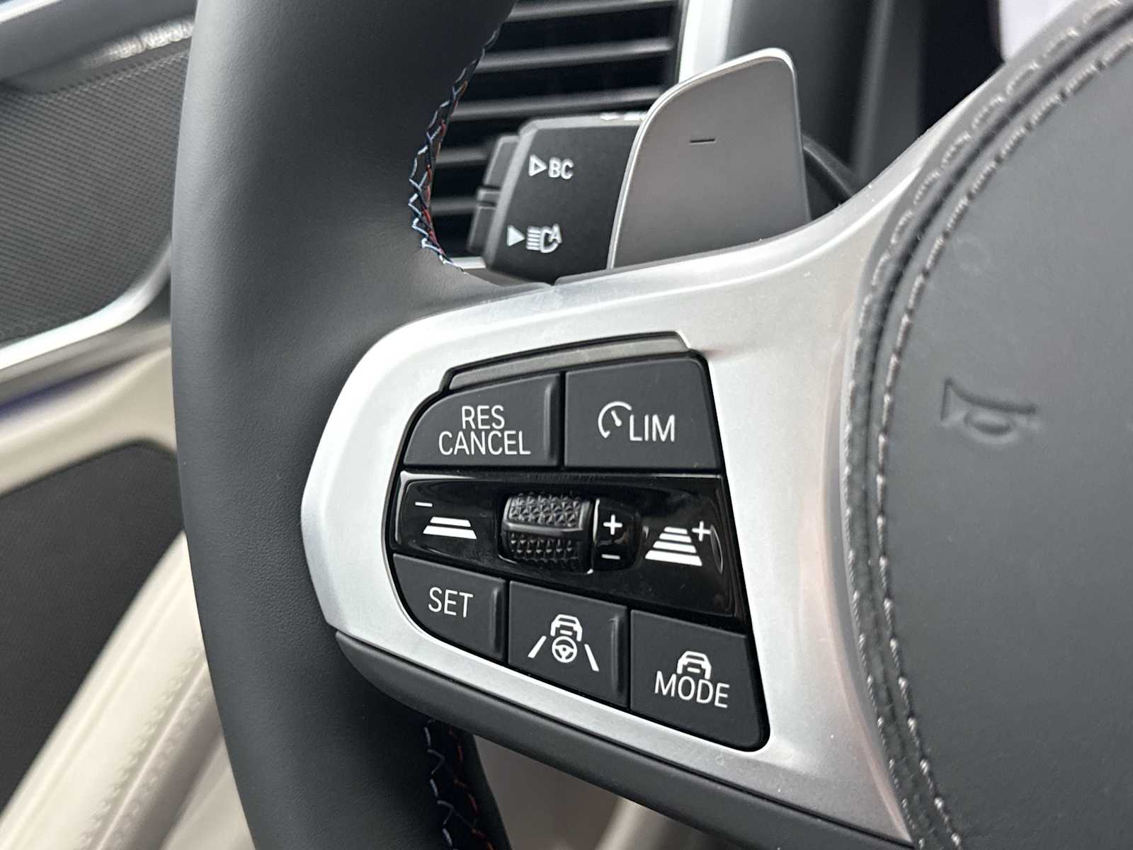 2026 BMW 8 Series M850i - Photo 22