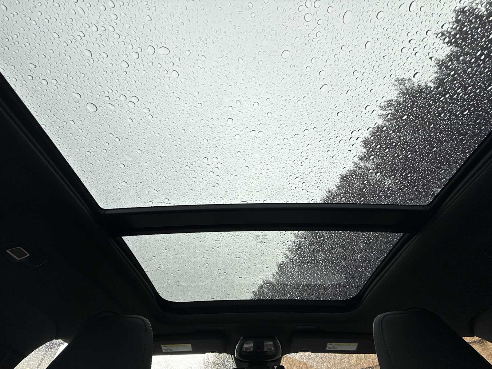 Thumbnail: 2023 Volvo XC40 - 23