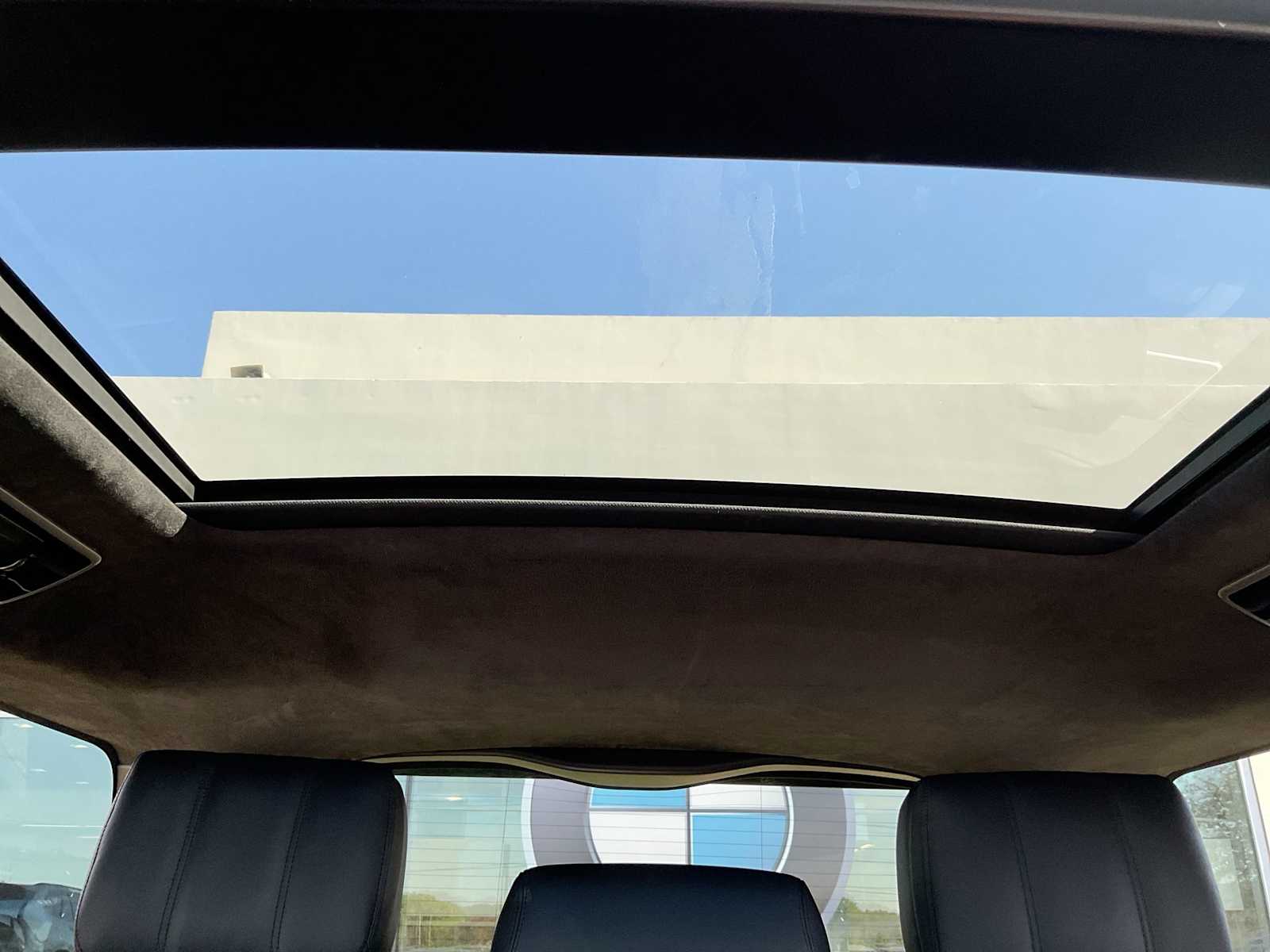 Thumbnail: 2019 Land Rover Range Rover - 23