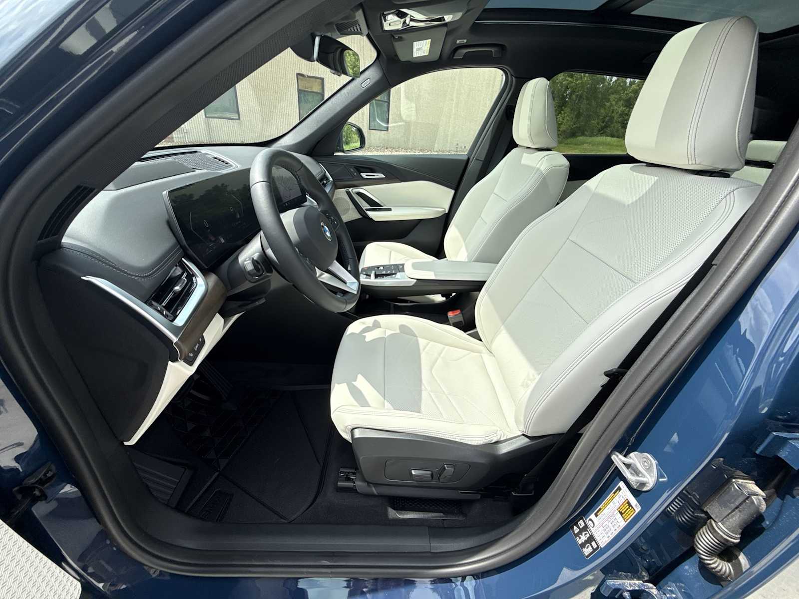 Thumbnail: 2026 BMW X1 - 10