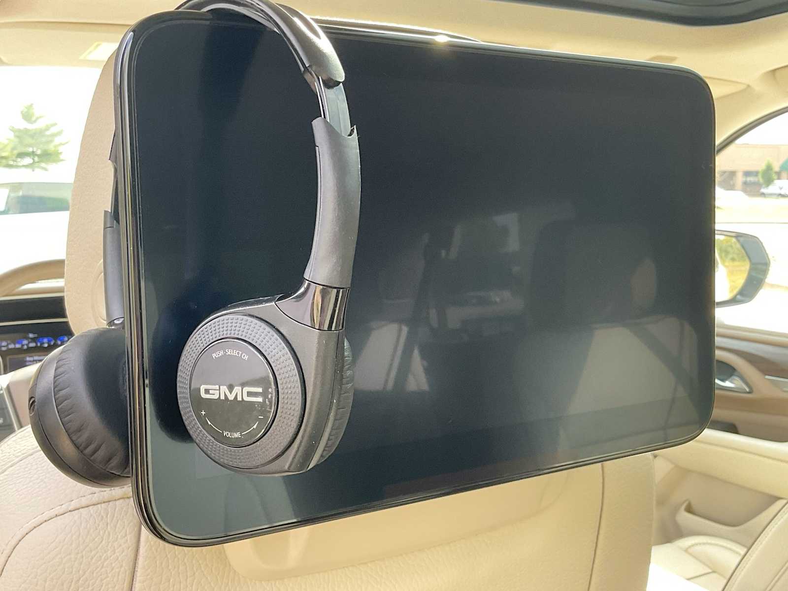 Thumbnail: 2021 GMC Yukon - 38