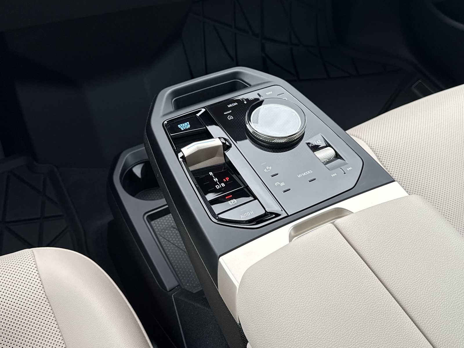 2024 BMW iX Base - Photo 29