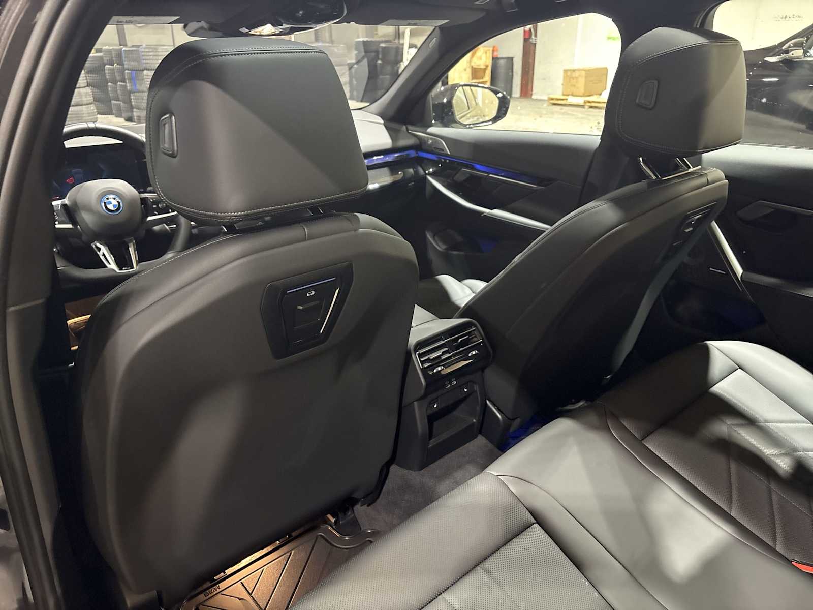 Thumbnail: 2025 BMW 5 Series - 24