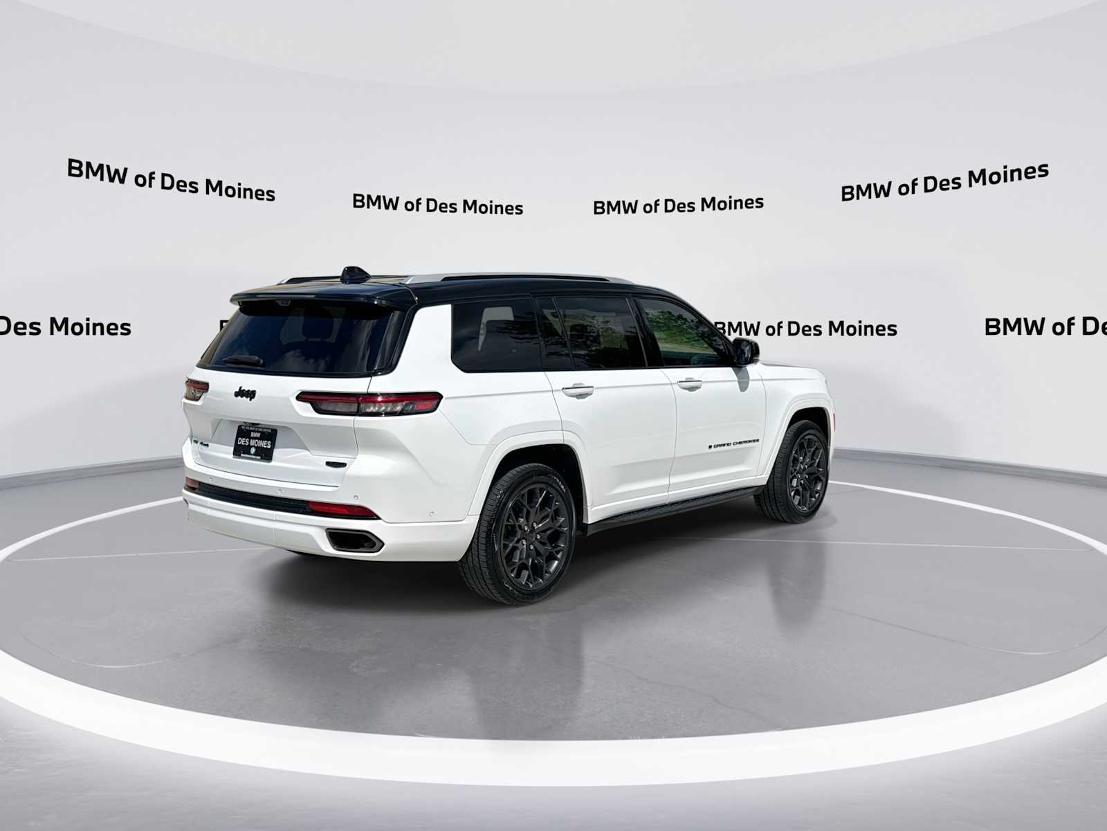 Thumbnail: 2023 Jeep Grand Cherokee - 8