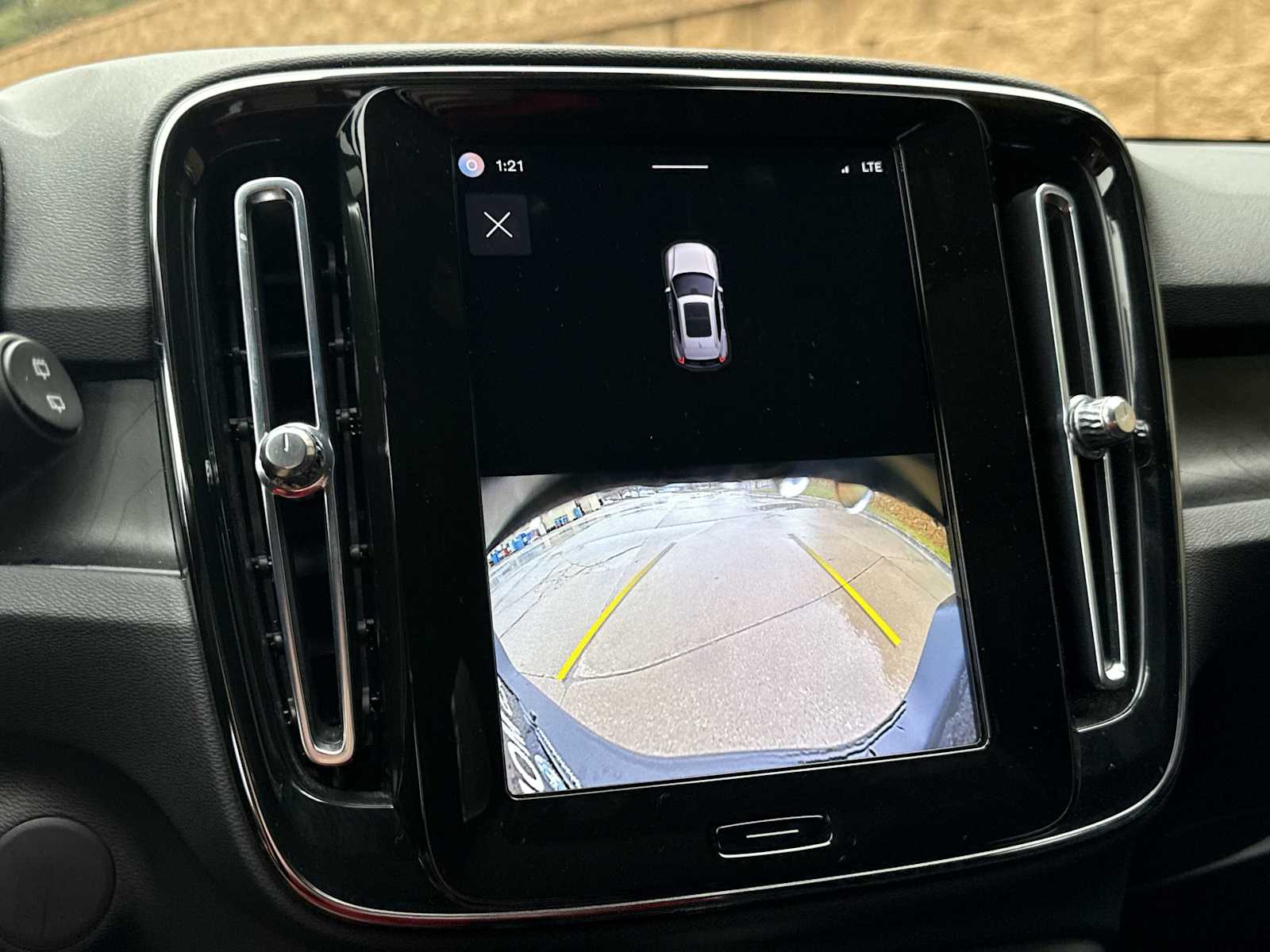 Thumbnail: 2023 Volvo XC40 - 31