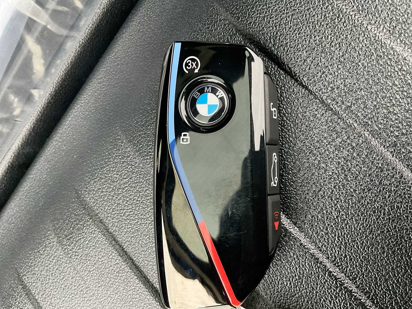 2025 BMW X5 M60i 38