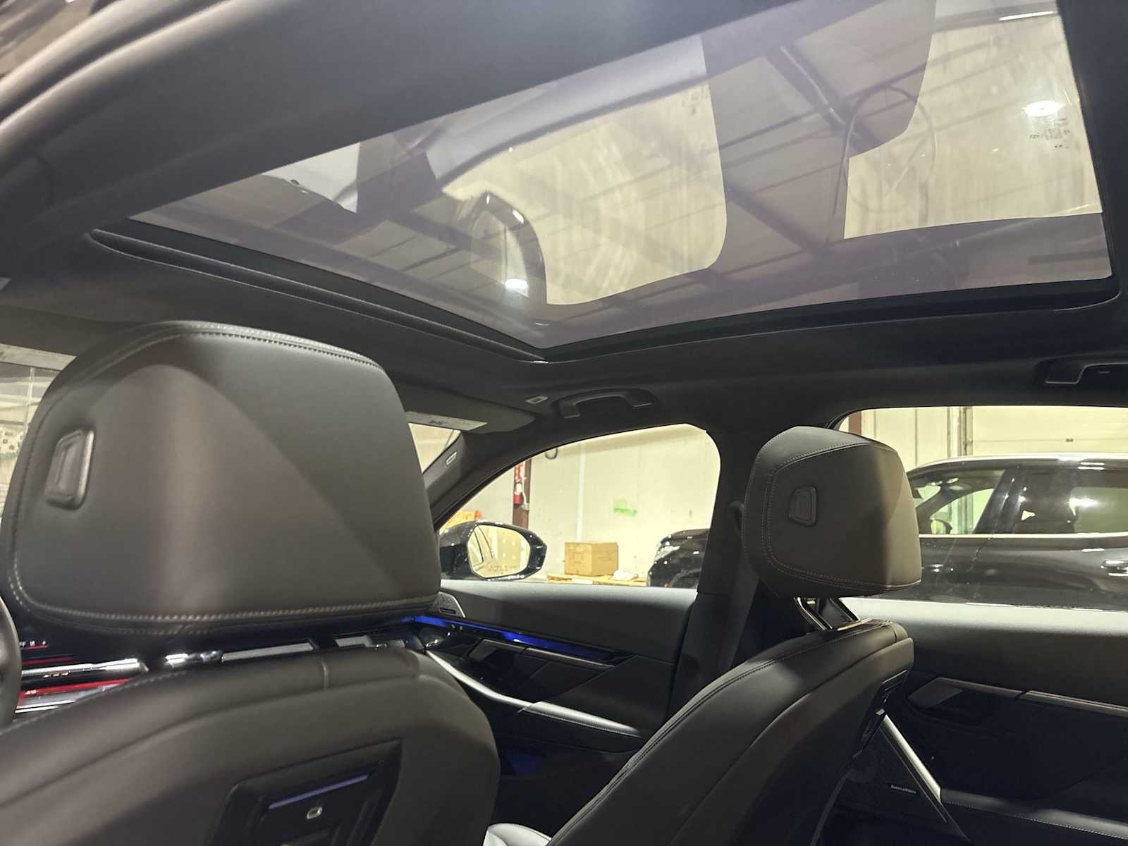 Thumbnail: 2025 BMW 5 Series - 25