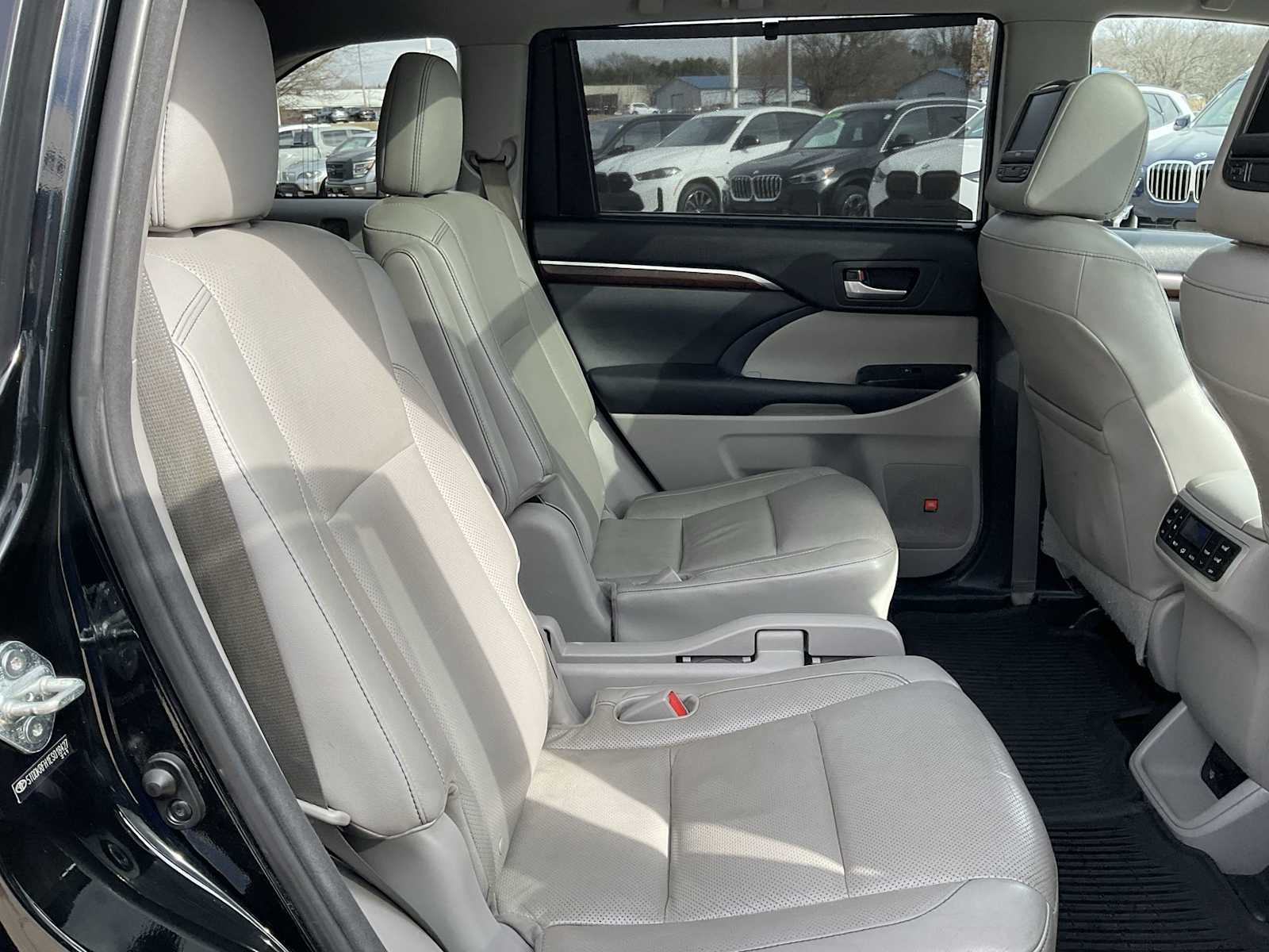 Thumbnail: 2014 Toyota Highlander - 22