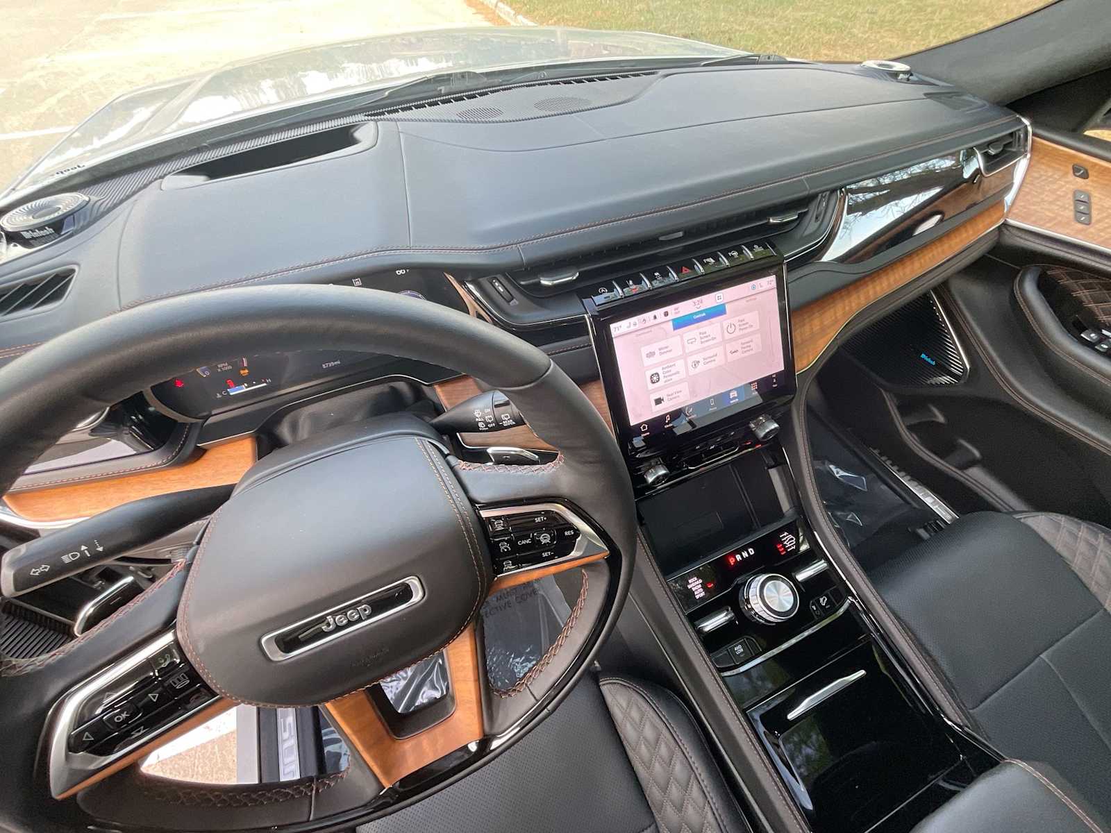 Thumbnail: 2025 Jeep Grand Cherokee - 16