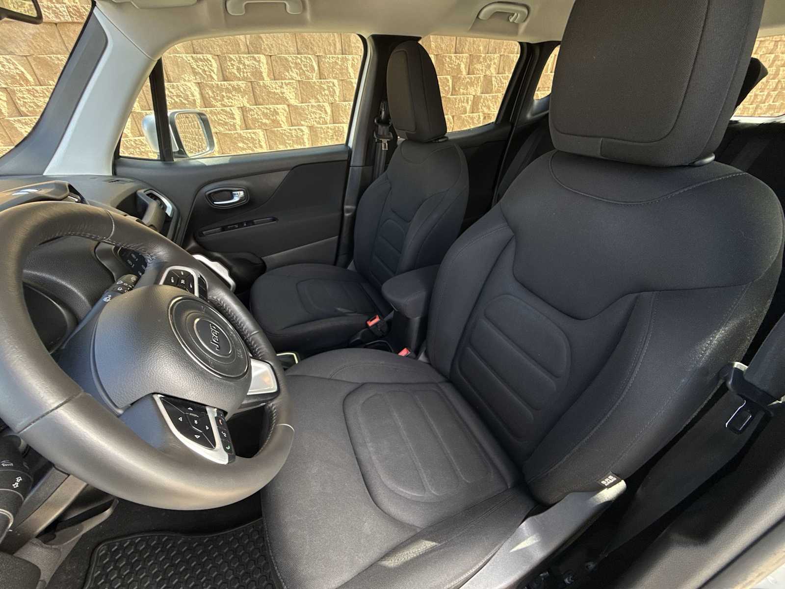 Thumbnail: 2019 Jeep Renegade - 17