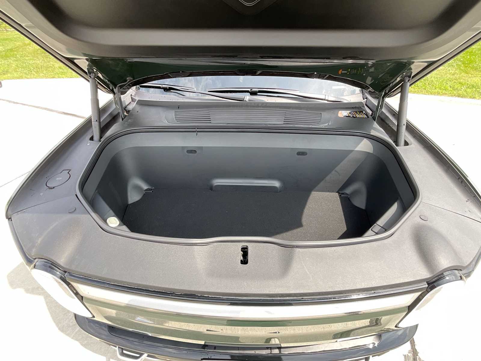 Thumbnail: 2023 Rivian R1S - 15