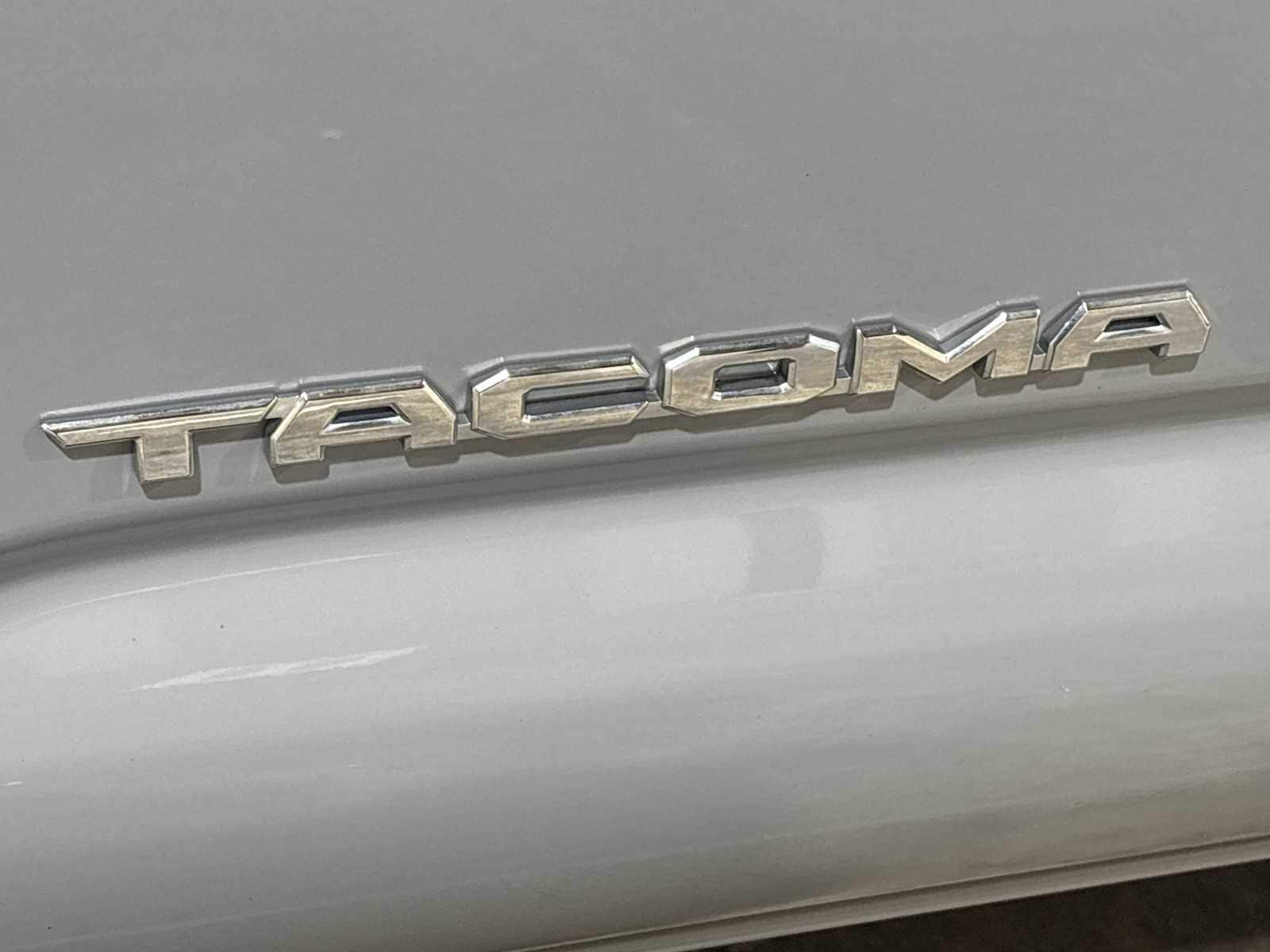 Thumbnail: 2018 Toyota Tacoma - 13