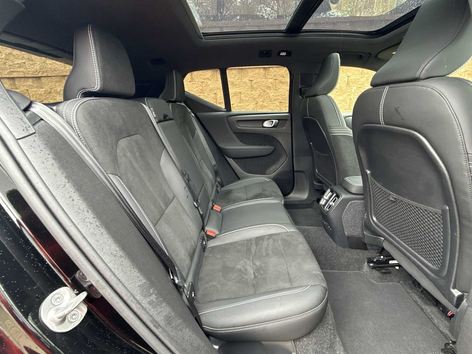 Thumbnail: 2023 Volvo XC40 - 22