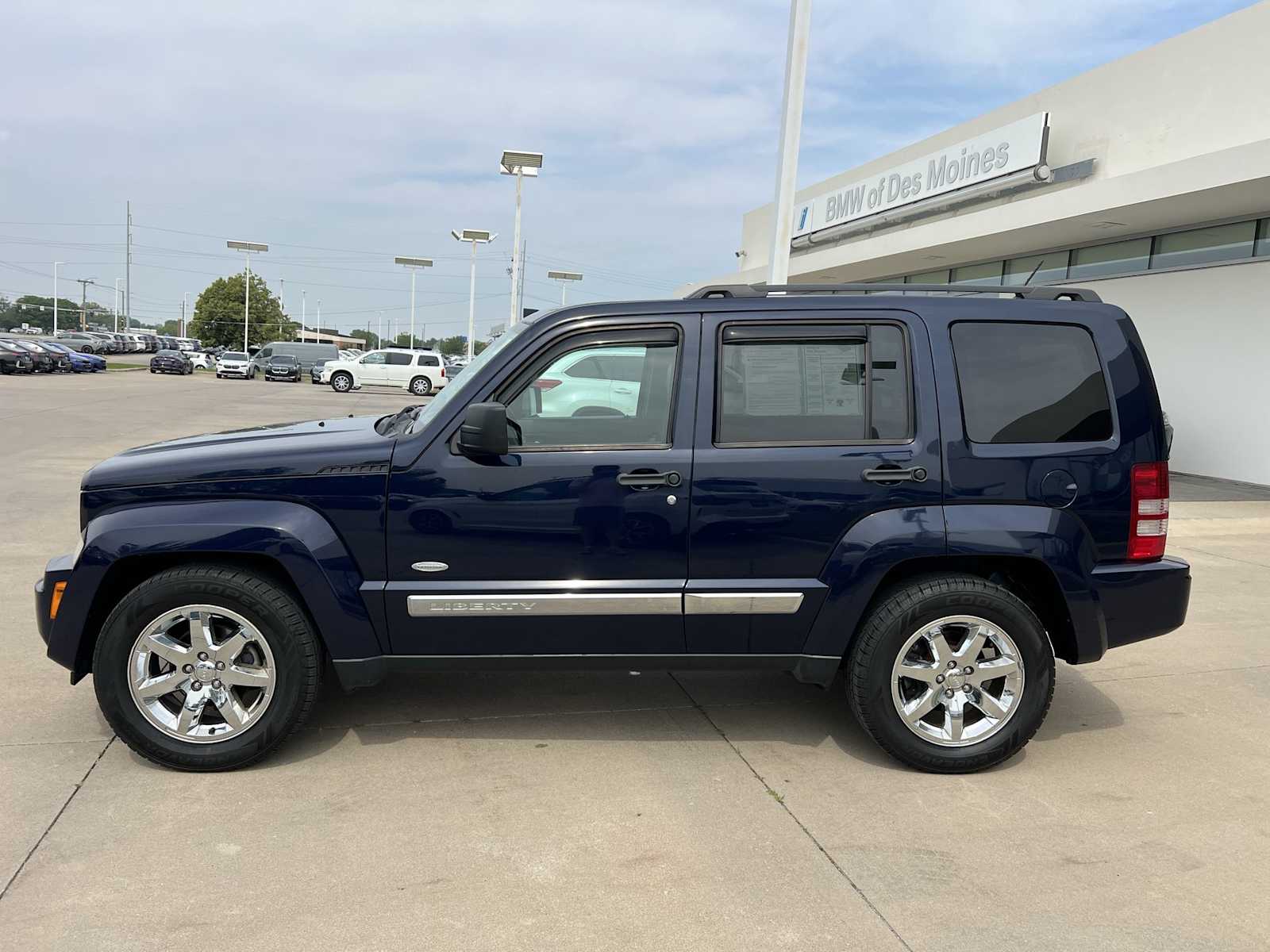 Thumbnail: 2012 Jeep Liberty - 3