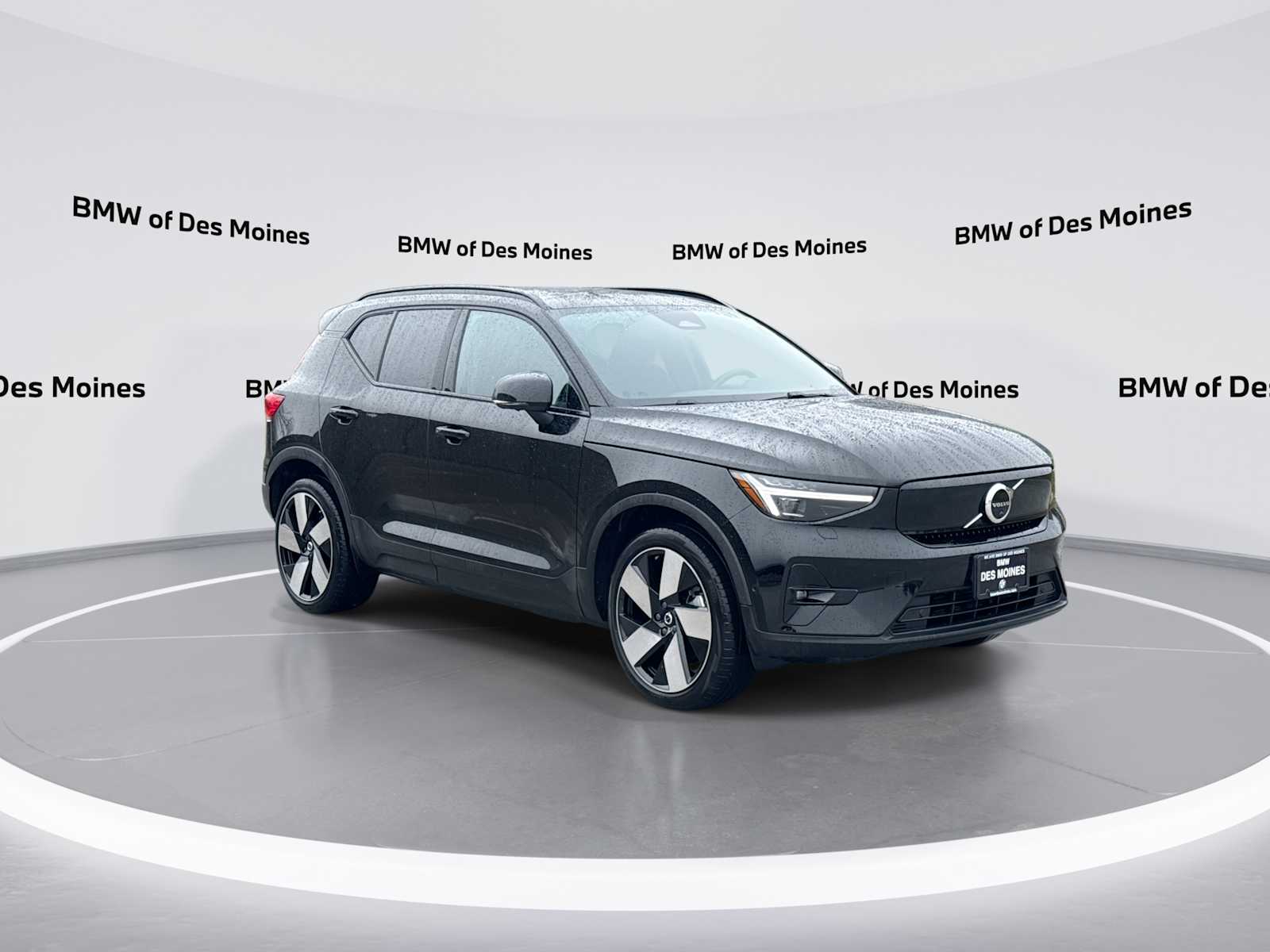 Thumbnail: 2023 Volvo XC40 - 2