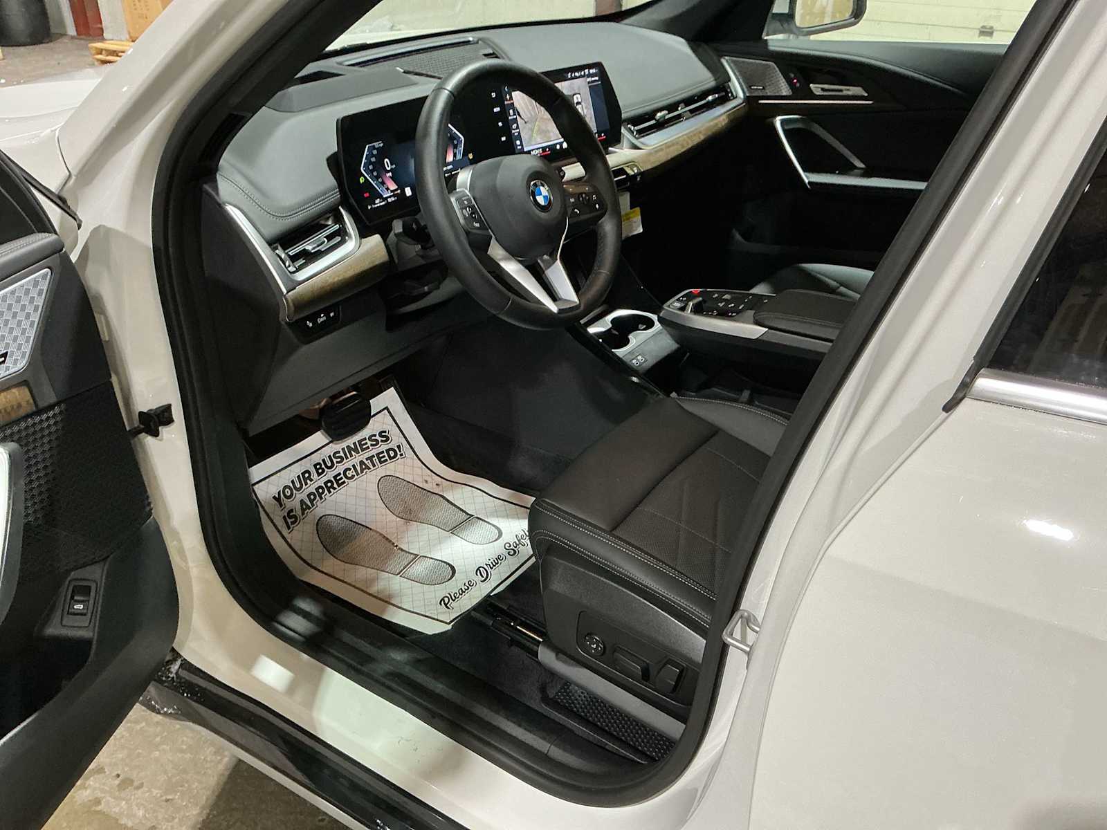 Thumbnail: 2025 BMW X1 - 10