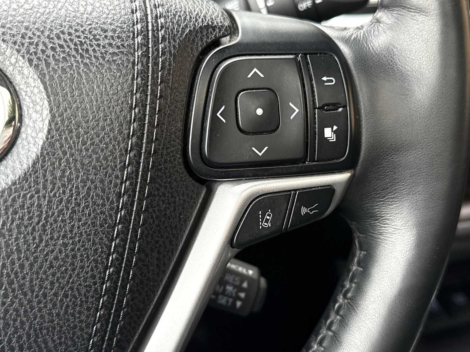 Thumbnail: 2018 Toyota Highlander - 27