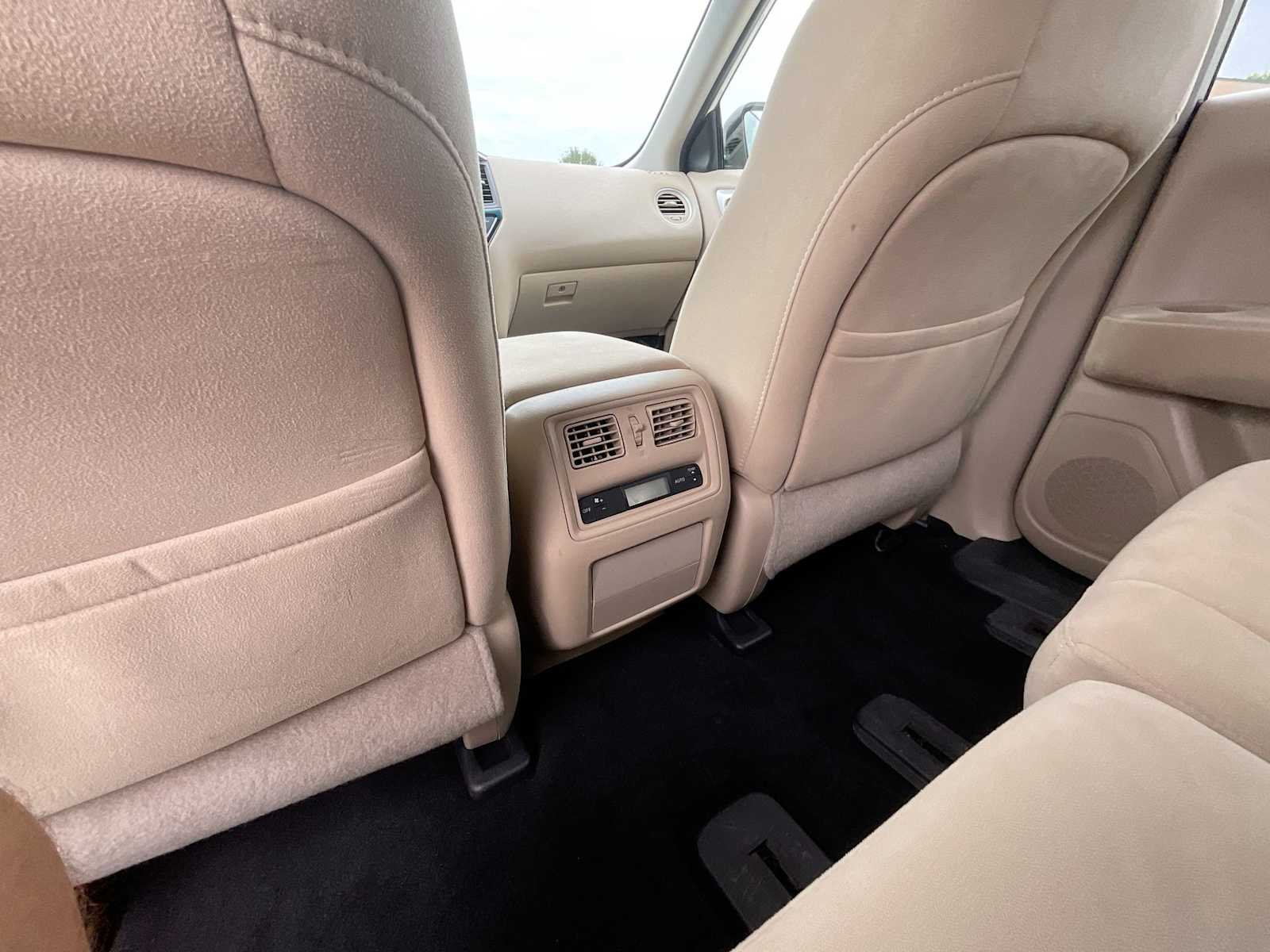 Thumbnail: 2016 Nissan Pathfinder - 18