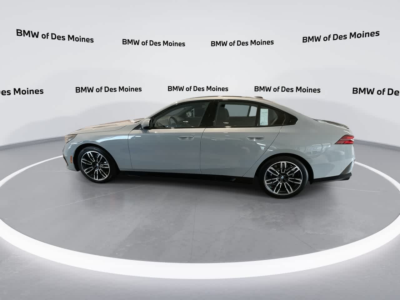 Thumbnail: 2026 BMW 5 Series - 5
