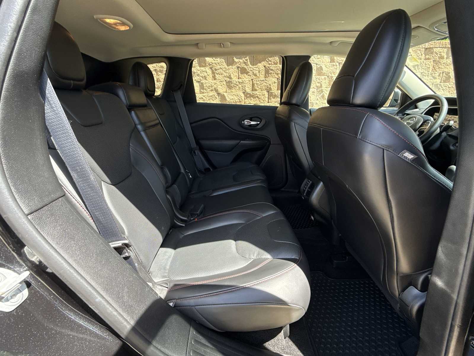 Thumbnail: 2016 Jeep Cherokee - 22
