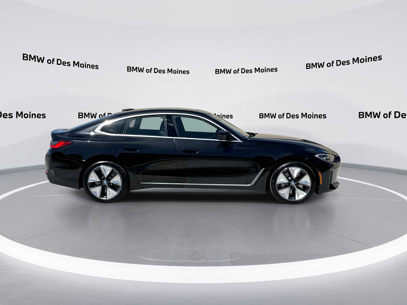 Thumbnail: 2023 BMW i4 - 9