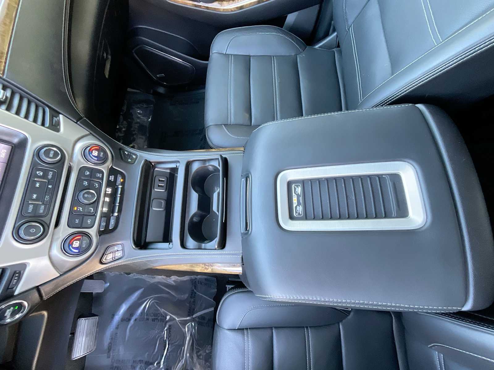 Thumbnail: 2016 GMC Yukon - 28