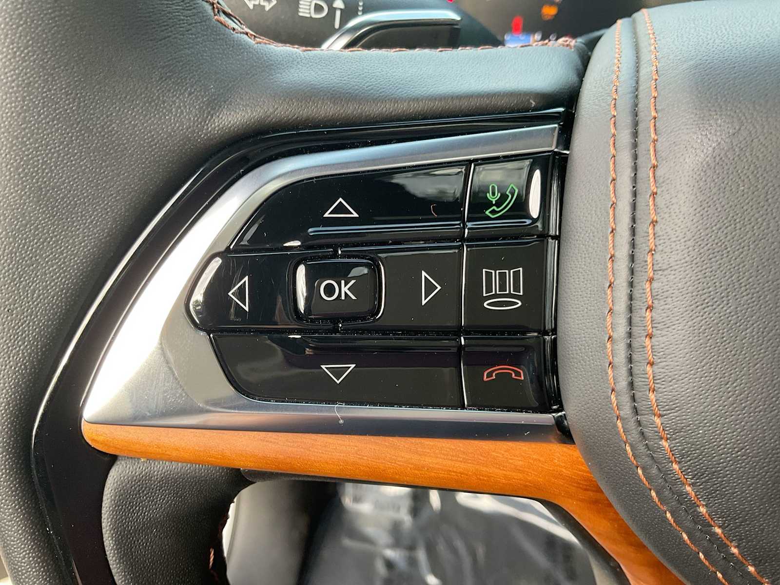 Thumbnail: 2025 Jeep Grand Cherokee - 25